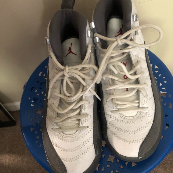 Jordan’s Youths 6Y Grey and White - Picture 5 of 8